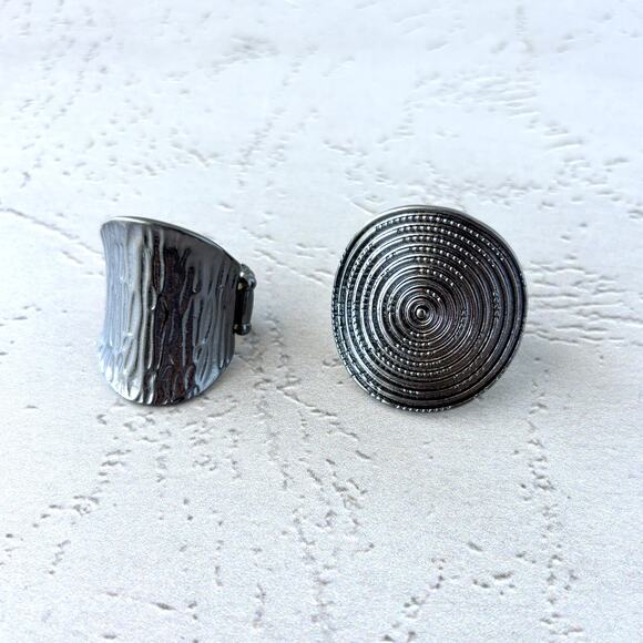 Paparazzi Spiral Circle and Hammered Look Dark Silver Adjustable Stretch Ring - Picture 1 of 3